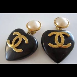 Pre-owned Chanel Heart Logo earrings